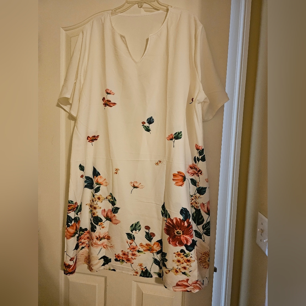 NWOT short sleeve floral bottom dress size 2x
